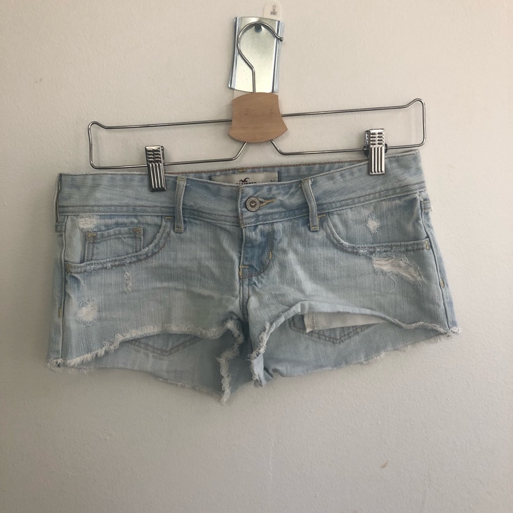 Hollister Sz 3 Distressed Light Wash Jean Shorts